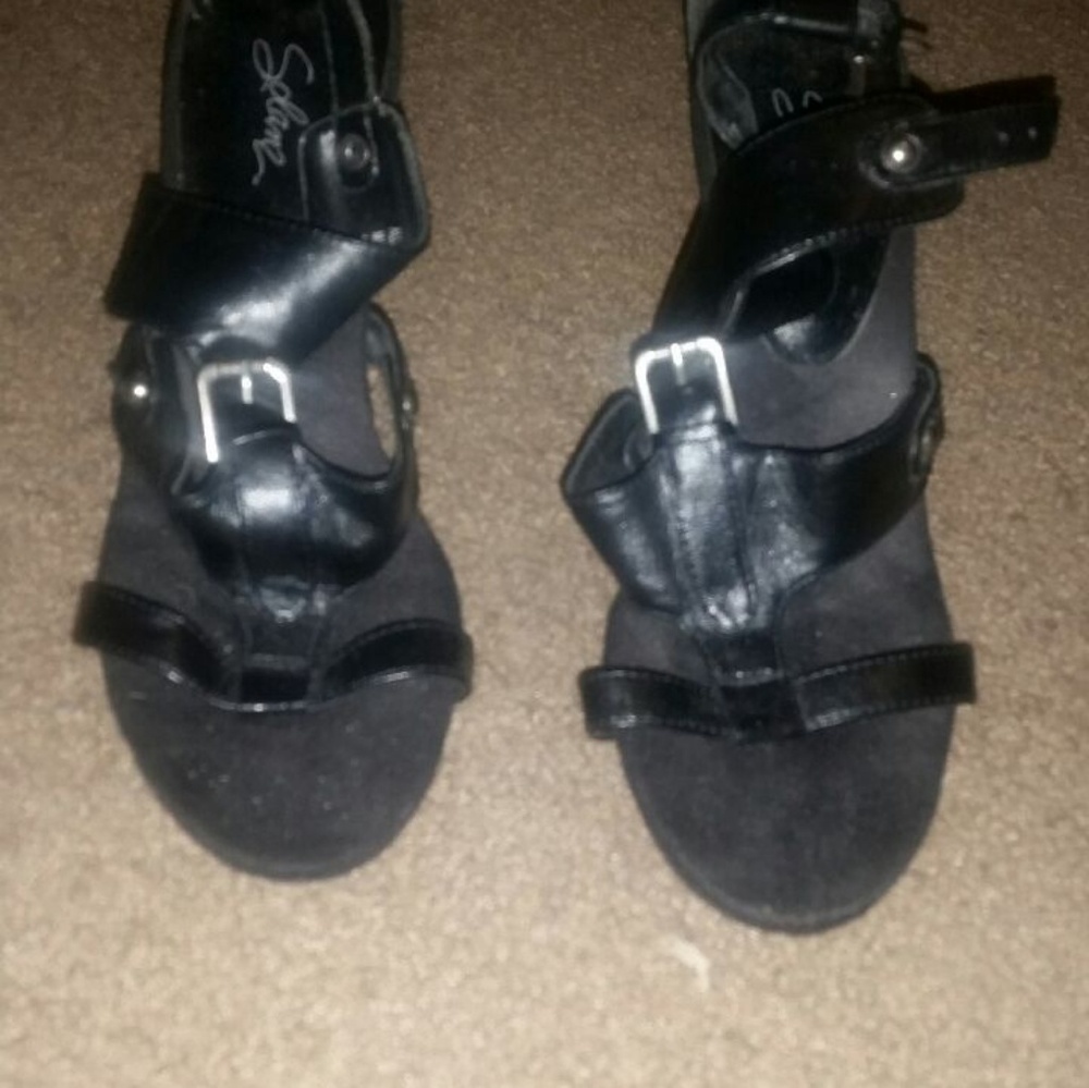 Heels - Picture 2 of 3